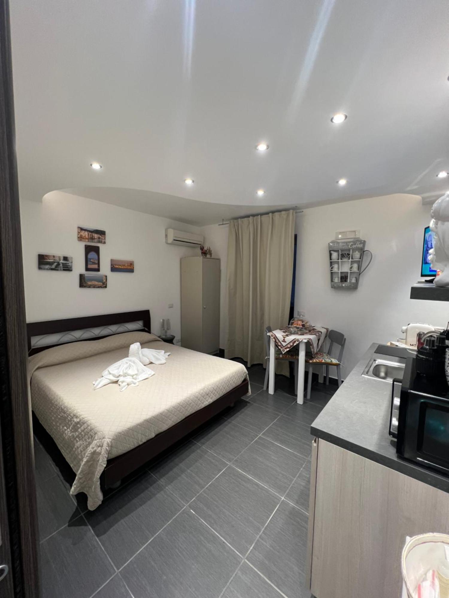 Nel Cortile Suite تْشيفالو المظهر الخارجي الصورة