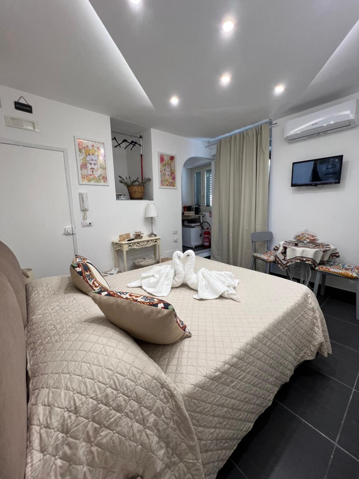 Nel Cortile Suite تْشيفالو المظهر الخارجي الصورة
